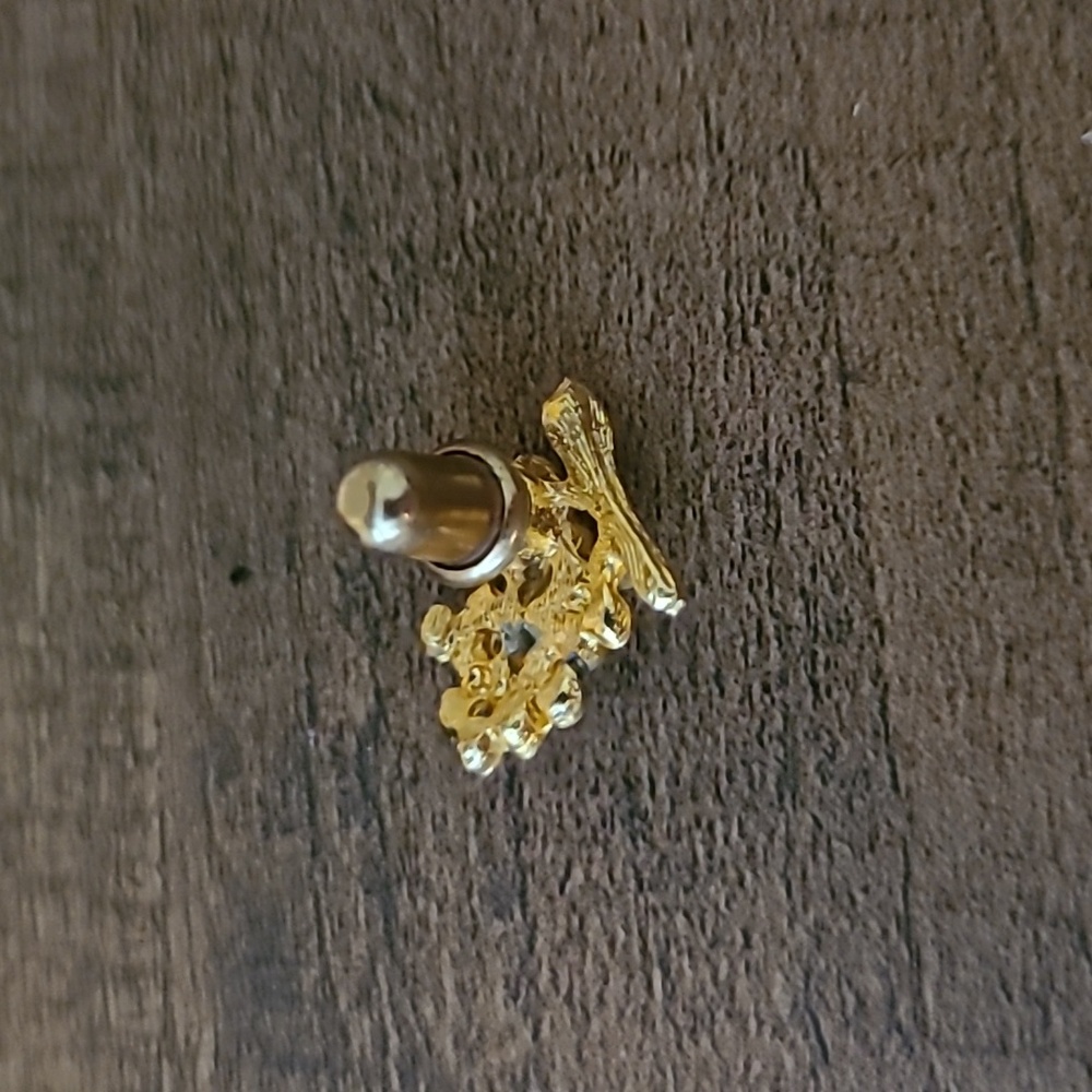 VINTAGE Gold Grape Pin - Picture 2 of 3